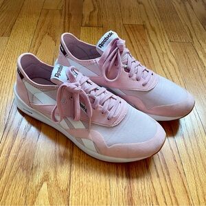 Light pink Reeboks size 9